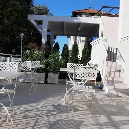 住宿加早餐酒店 44 4*